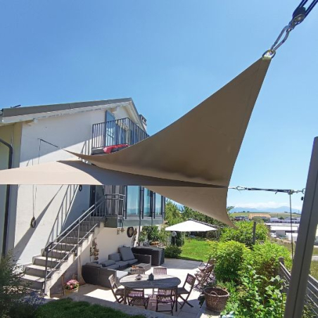Deux toiles d'ombrage triangle déperlante avec une belle vue
