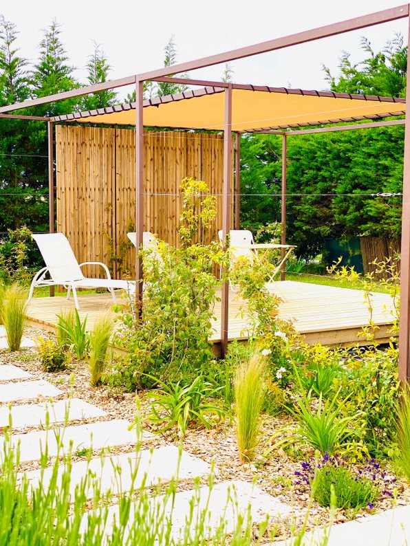 Toile ombrage pergola tendue pour jardin et terrasse extérieure