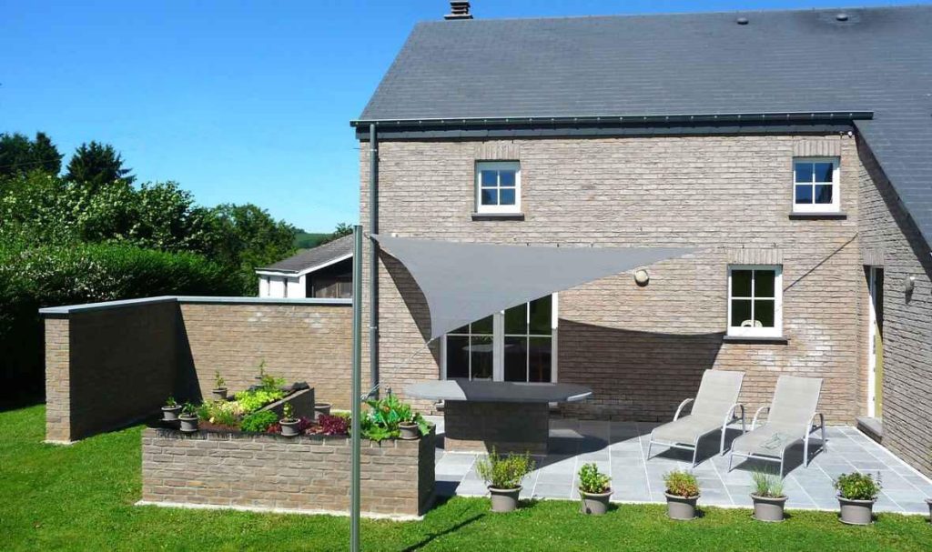 Voile d'ombrage triangulaire pour terrasse et jardin avec poteau pour toile solaire