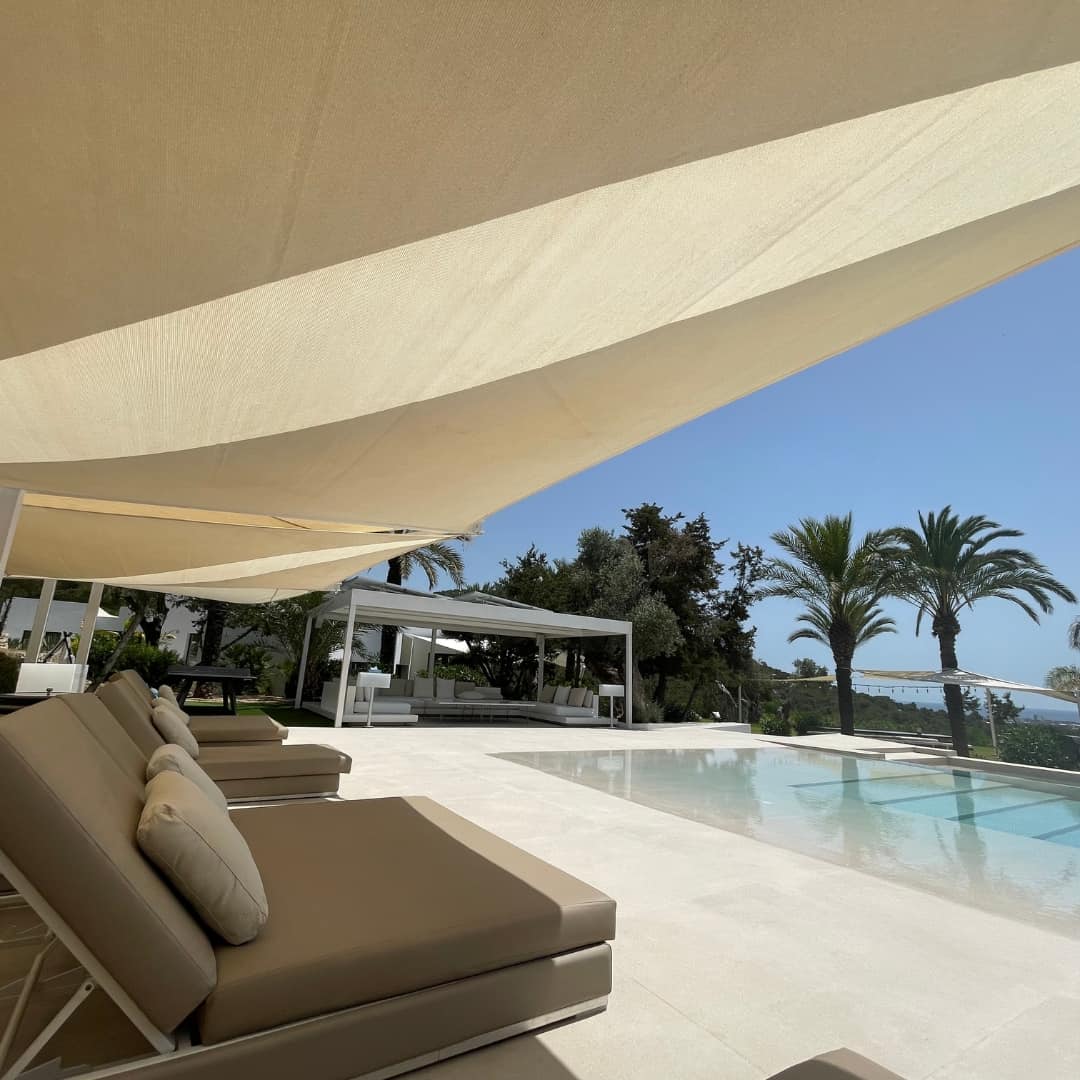 Toile d'ombrage pour un hotel