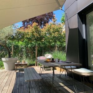 Voile terrasse à enrouleur pour jardin rectangle