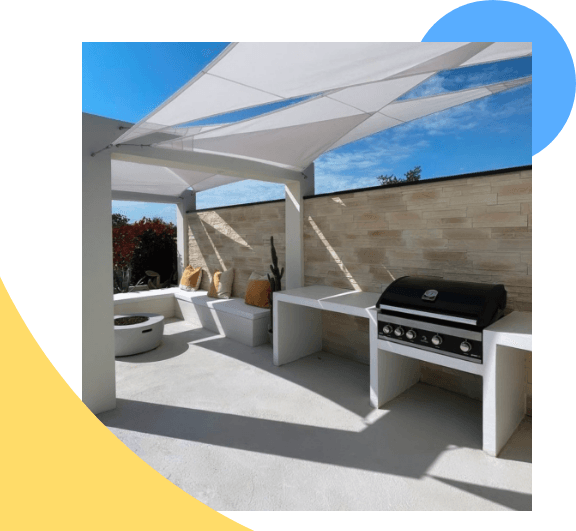 Voile d'ombrage sur-mesure pour terrasse