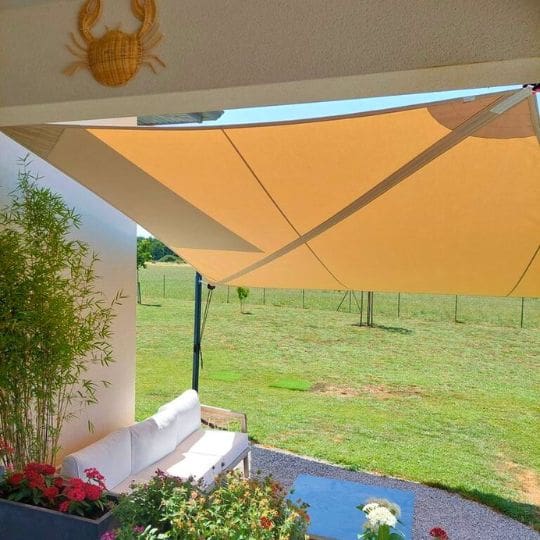 Toile solaire imperméable de terrasse et jardin avec mat pour voile d'ombrage