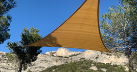 Voile d'ombrage ajourée pas chère pour salon de jardin