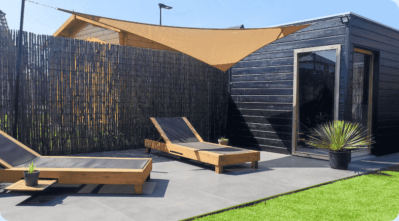 Toile d'ombrage triangulaire sable pour jardin et terrasse 