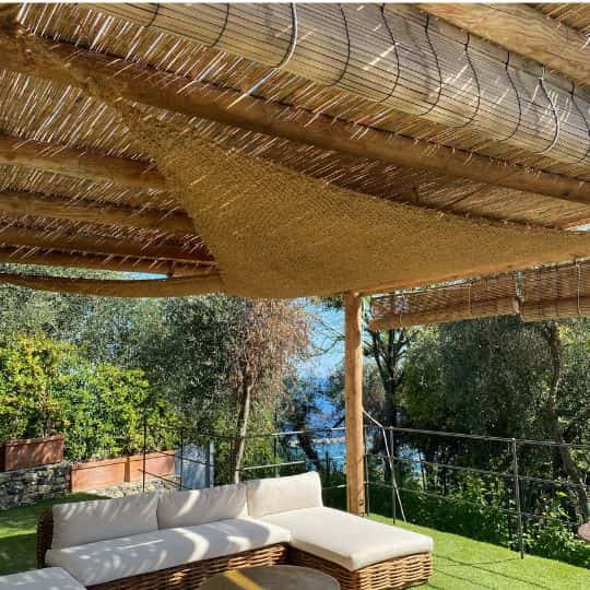 Toile en fibre de coco naturelle pour pergola bois